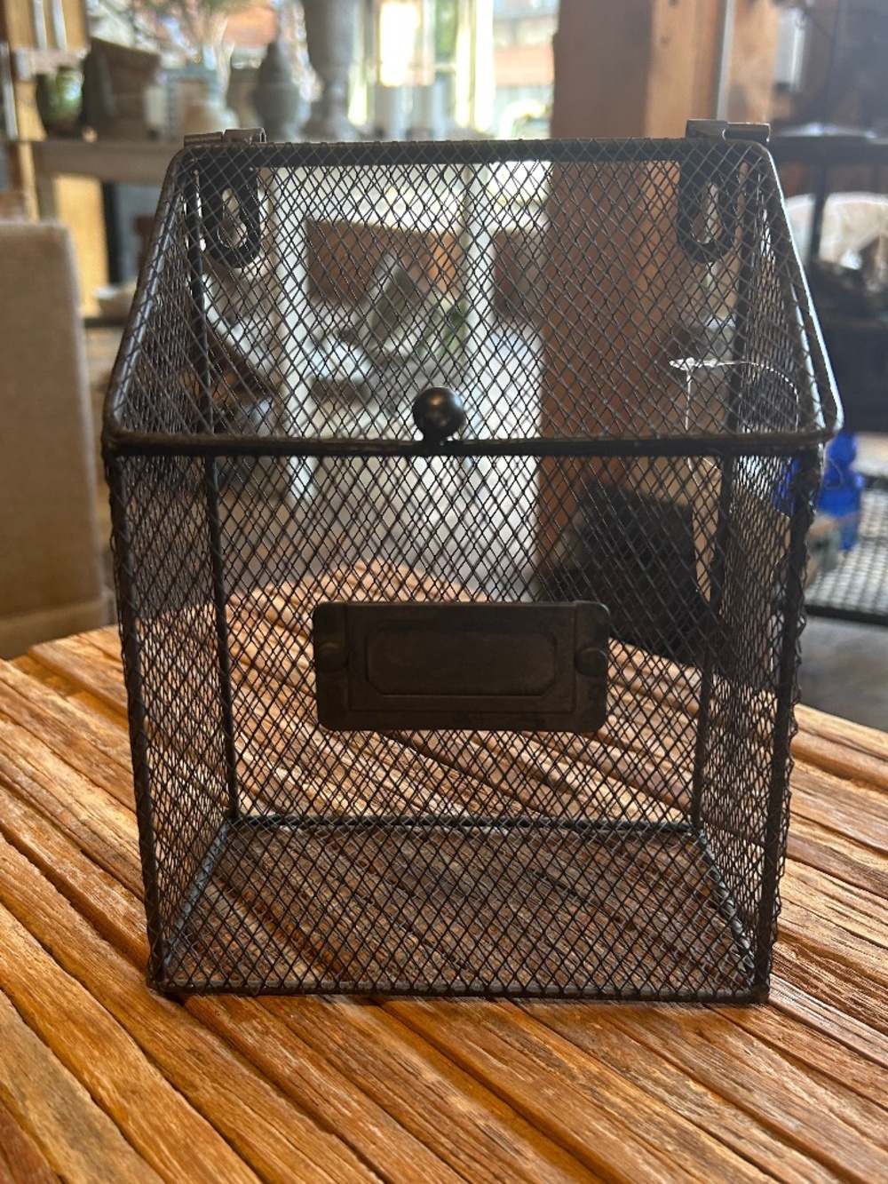 Metal wall storage basket